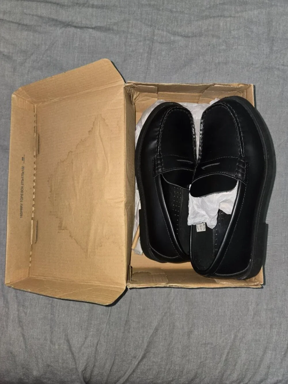 Brand new Sperry Colton Black Leather Penny Loafers in Boys Size 4.5 Medium.
